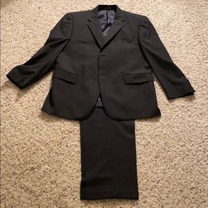 Calvin Klein Men’s Black Pinstripe Suit 42S 34/32
